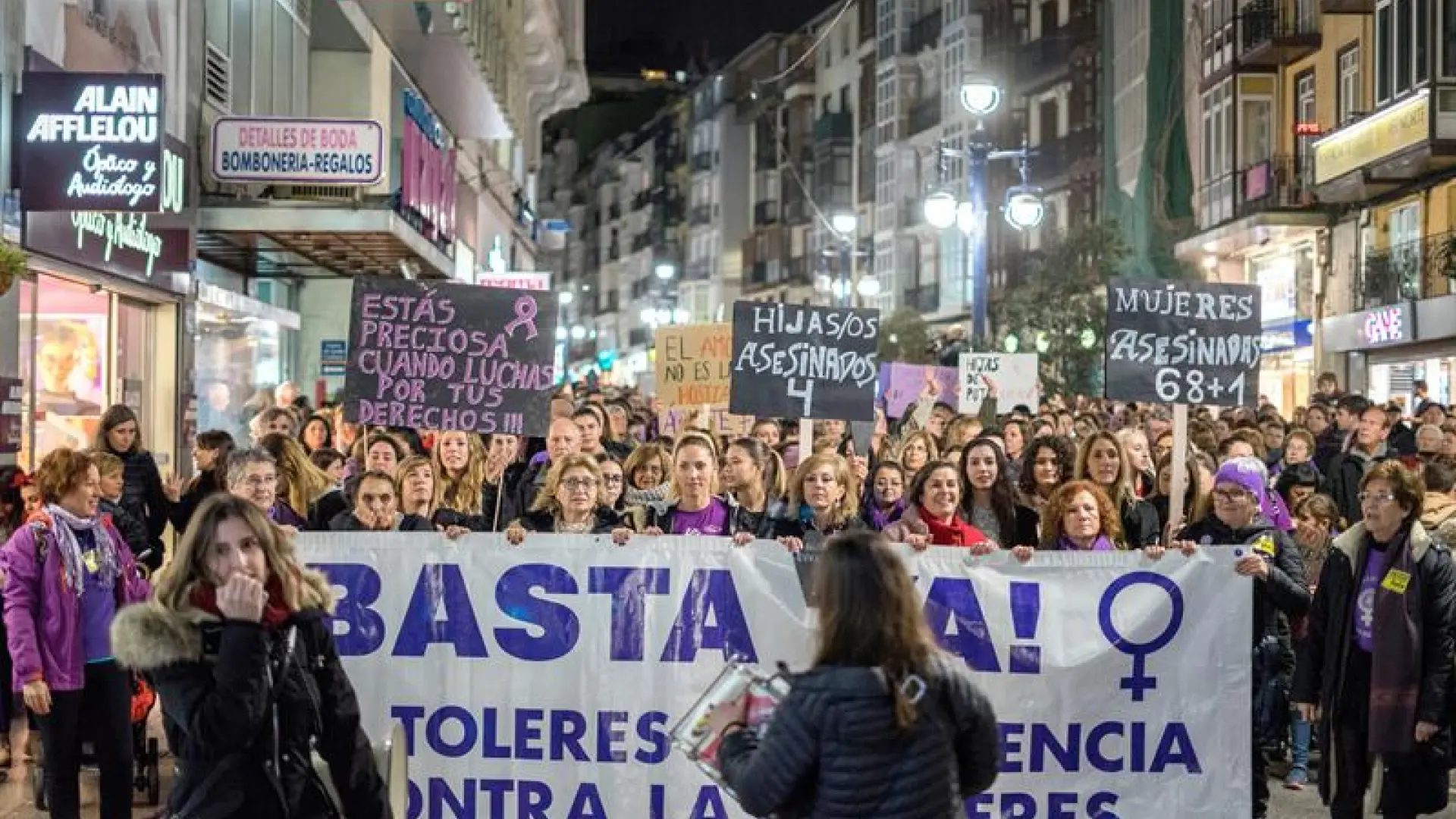 Manifestación en Santander con motivo del Día Internacional para la Eliminación de la Violencia contra la Mujer.ROMÁN G. AGUILERA / EFE