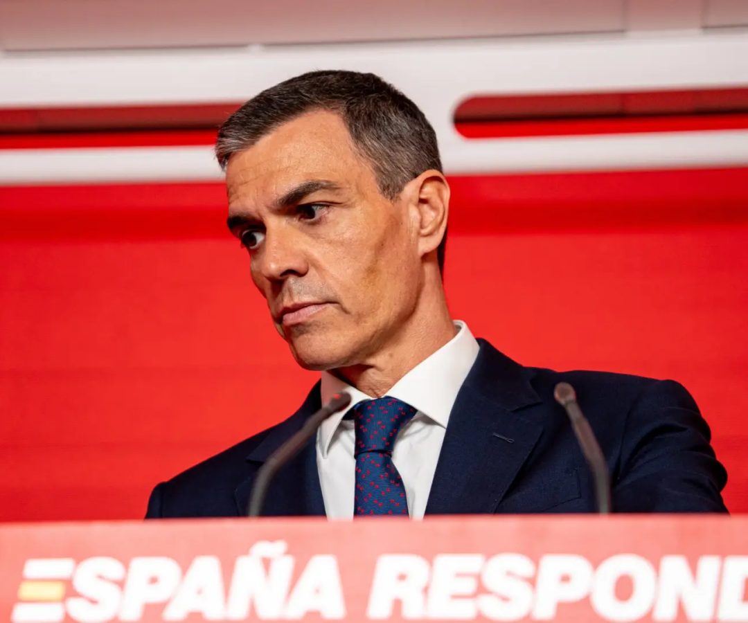 Pedro Sánchez en la rueda de prensa en la sede del PSOE en FerrazEuropa Press