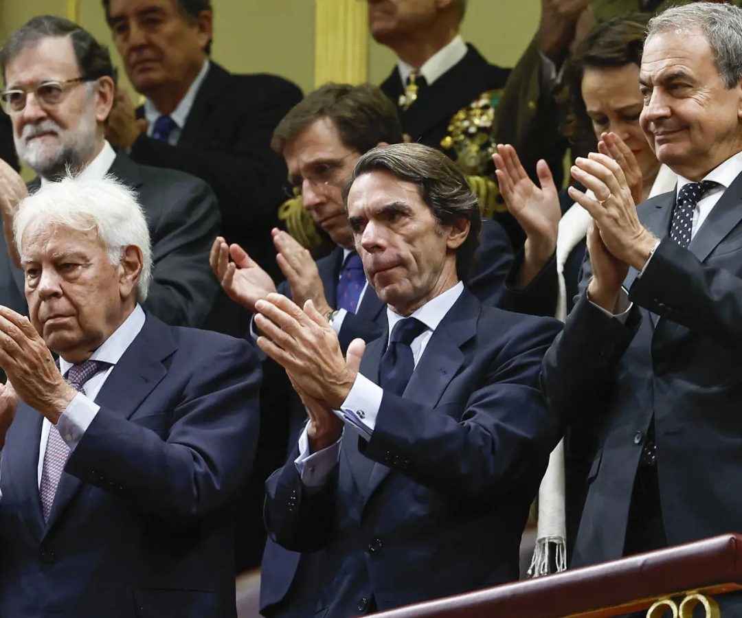 Los expresidentes Rajoy, González, Aznar y Zapatero, este martes en el Congreso.EFE