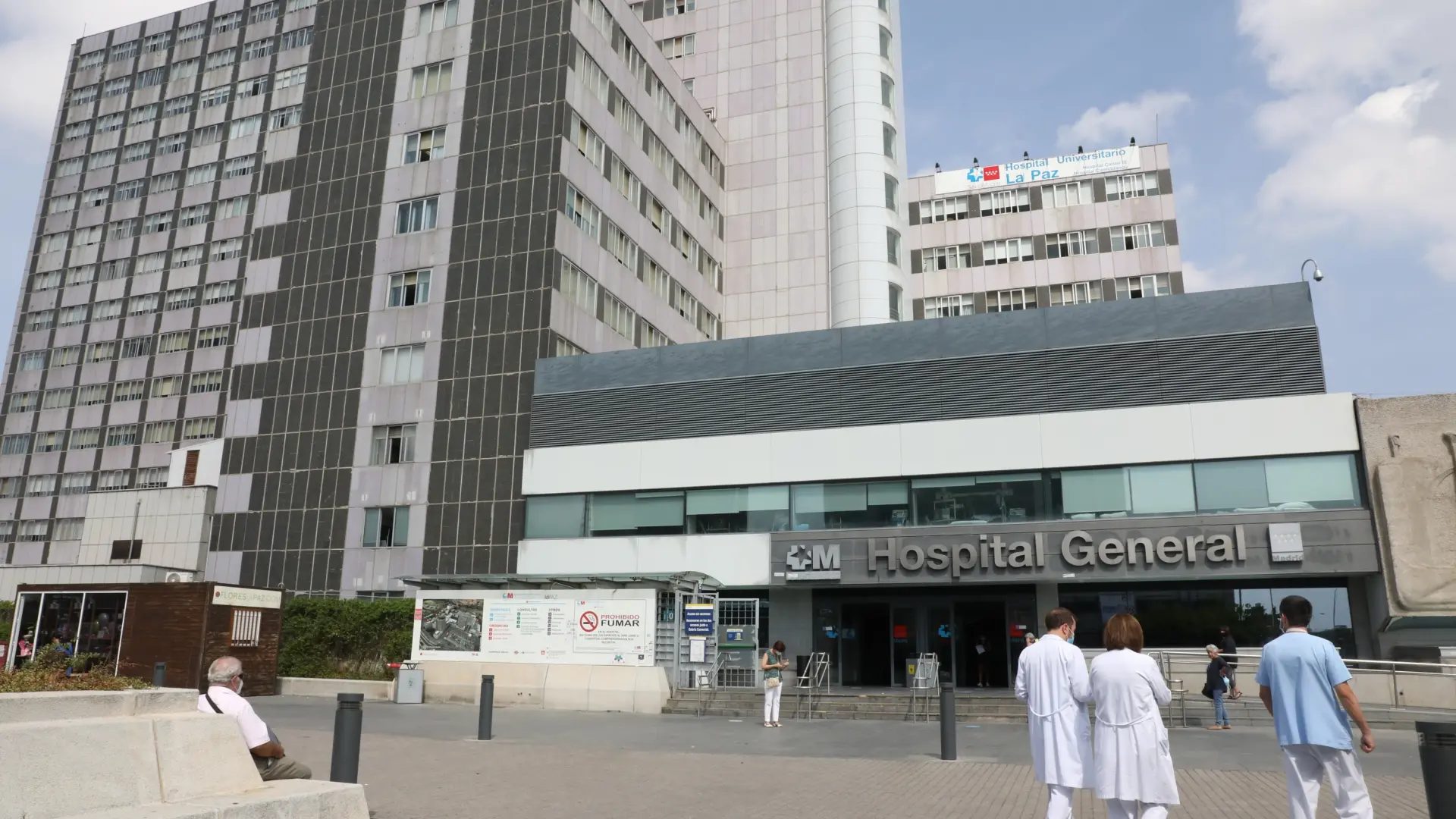 La puerta del Hospital de La Paz.EP